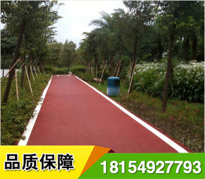 新疆雷辰恒星承接停車(chē)位劃線(xiàn)、道路熱熔劃線(xiàn)、市政道路劃線(xiàn).